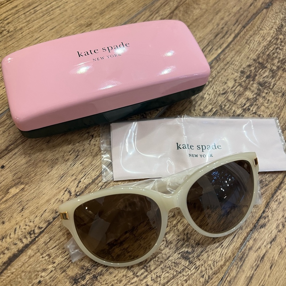 ✨ NWT✨ Kate Spade off-white sunglasses, case, and cleaning cloth